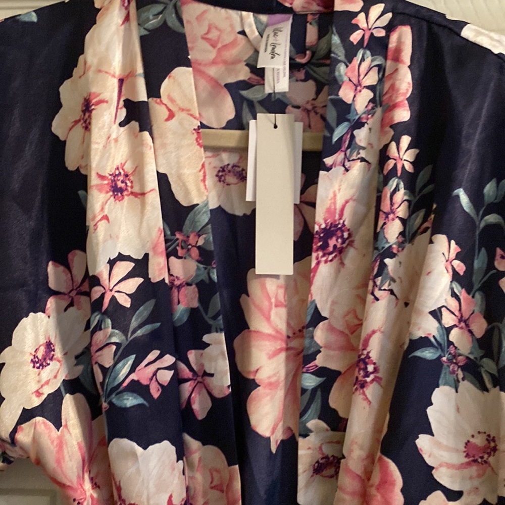 Women’s Robe - Picture 2 of 4